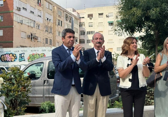 Mazón, Casañ y Catalá aplauden en el acto de homenaje a Miguel Ángel Blanco tras la lectura del manifiesto.