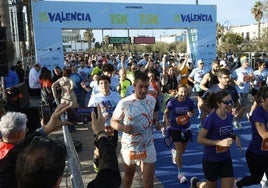 Corredores en la última edición de la 15K/7,5K Valencia Abierta al Mar.