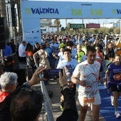 Corredores en la última edición de la 15K/7,5K Valencia Abierta al Mar.