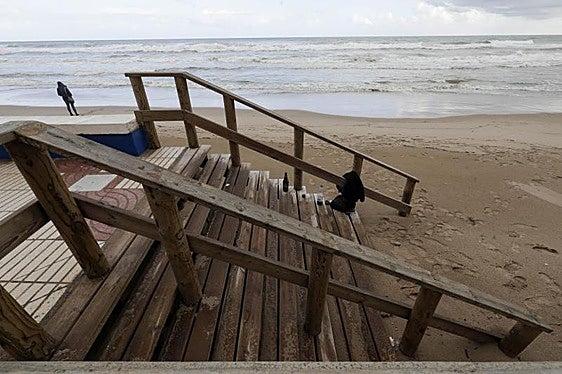 Vuelven a cerrar al baño cinco playas de la Comunitat por contaminación fecal