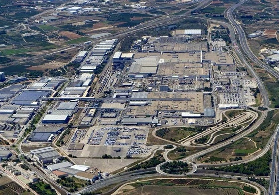 Factoría de Ford Almussafes vista desde el aire.