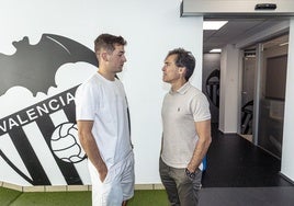 Agirrezabala y Corona en la ciudad deportiva.