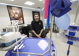 Miguel Bohigues, en la sala de sedación de su estudio en Aldaia.