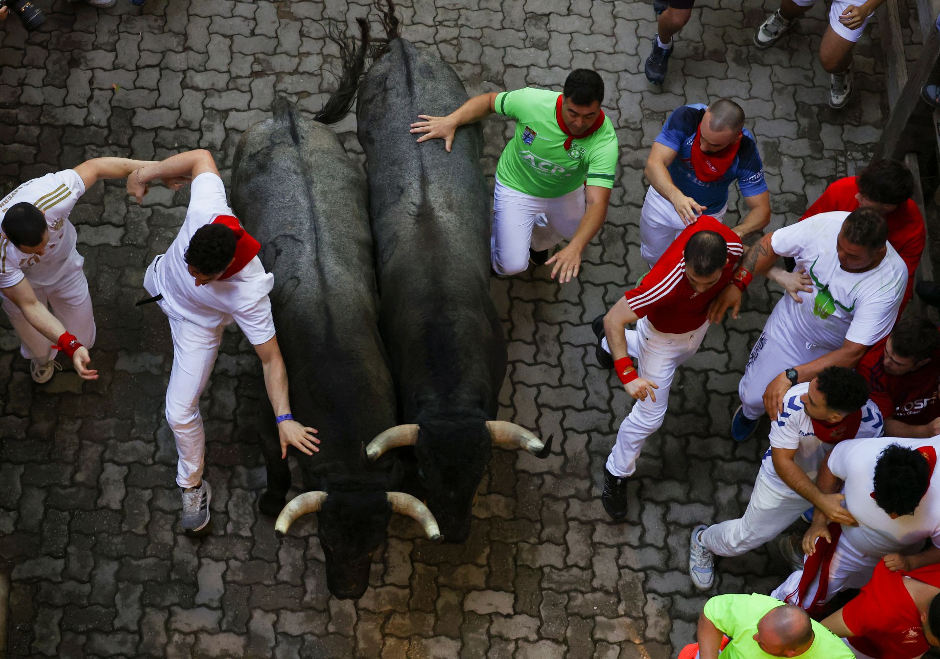 El sexto encierro de San Fermín 2025, en imágenes