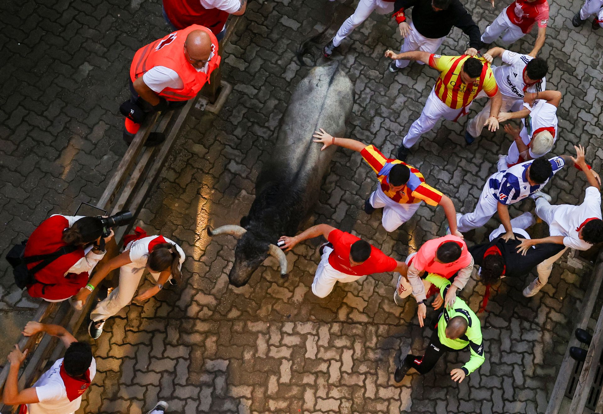 El sexto encierro de San Fermín 2025, en imágenes