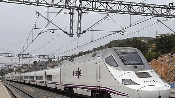 Renfe suspende toda la circulación de trenes en Cataluña por las lluvias, entre ellos hacia la Comunitat