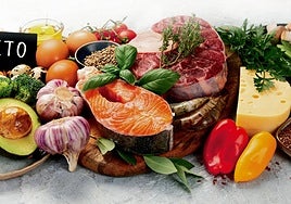 Comida cetogénica. Dieta saludable baja en carbohidratos y alta en grasas.