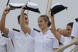 La princesa Leonor a bordo del buque escuela Juan Sebastián de Elcano, a su llegada a Marín (Pontevedra)