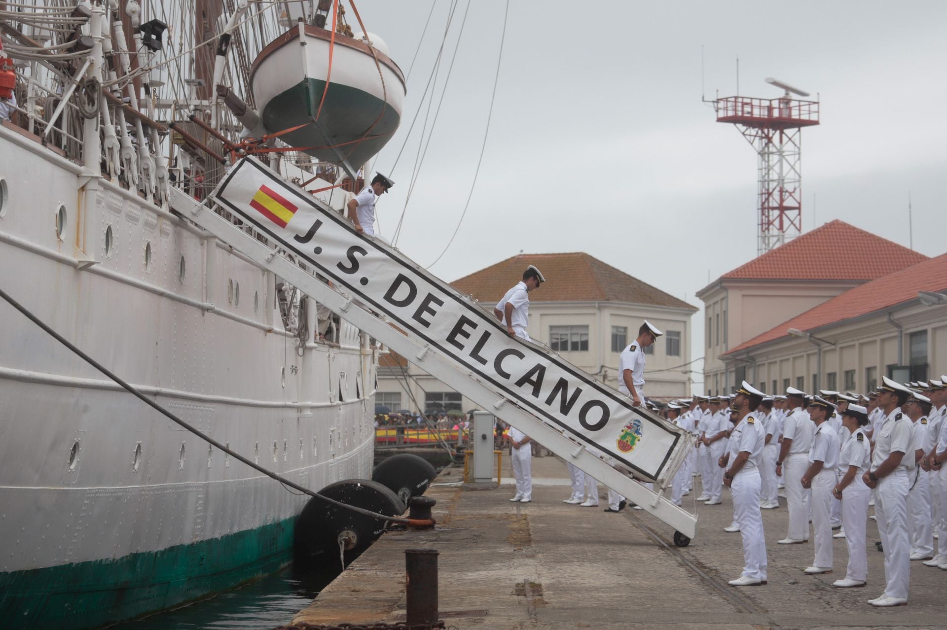 Fotos: La princesa Leonor llega a Marín y finaliza su crucero de instrucción a bordo de Elcano