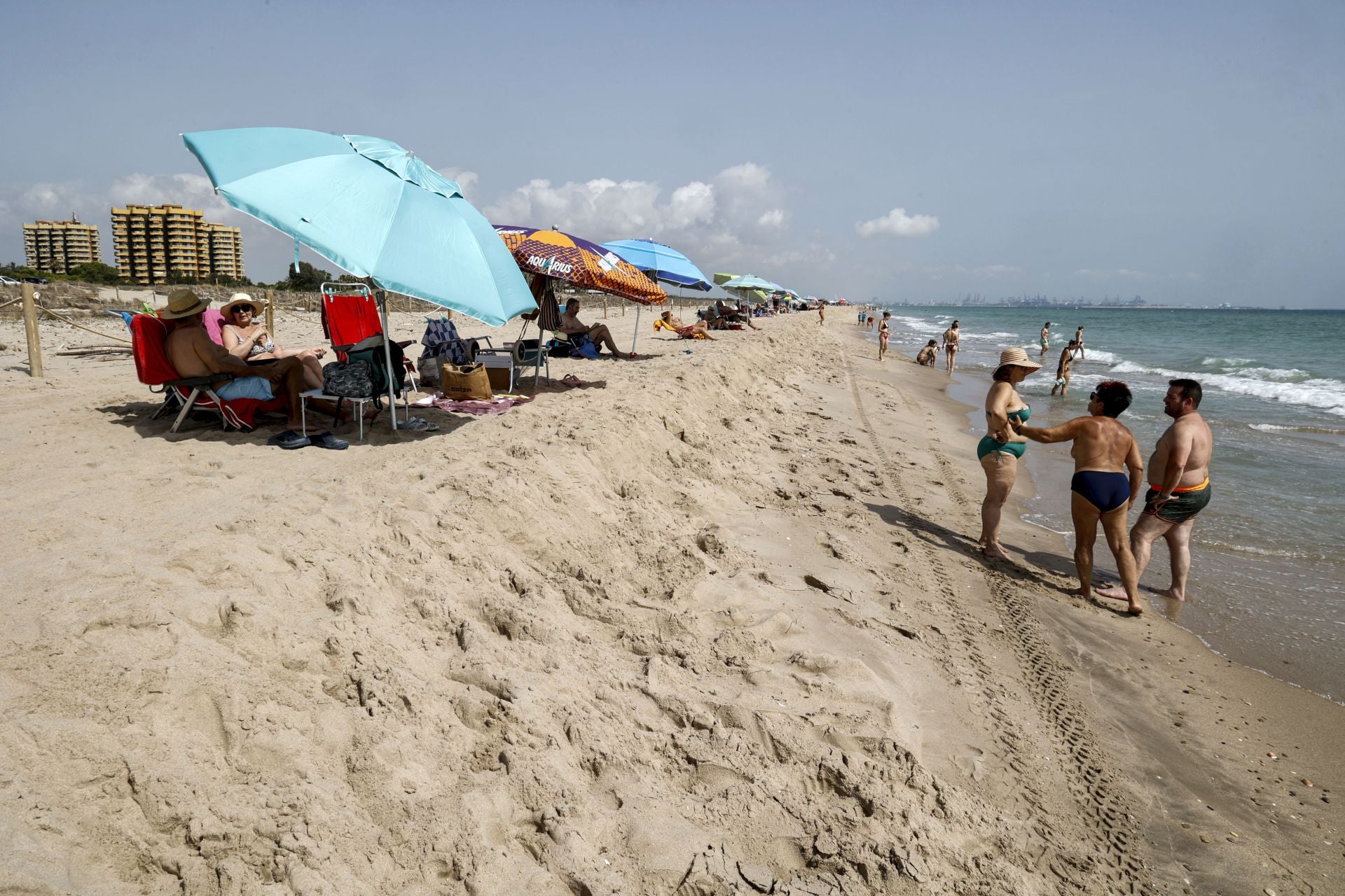 El temporal golpea a las playas del Saler año y medio después de la regeneración