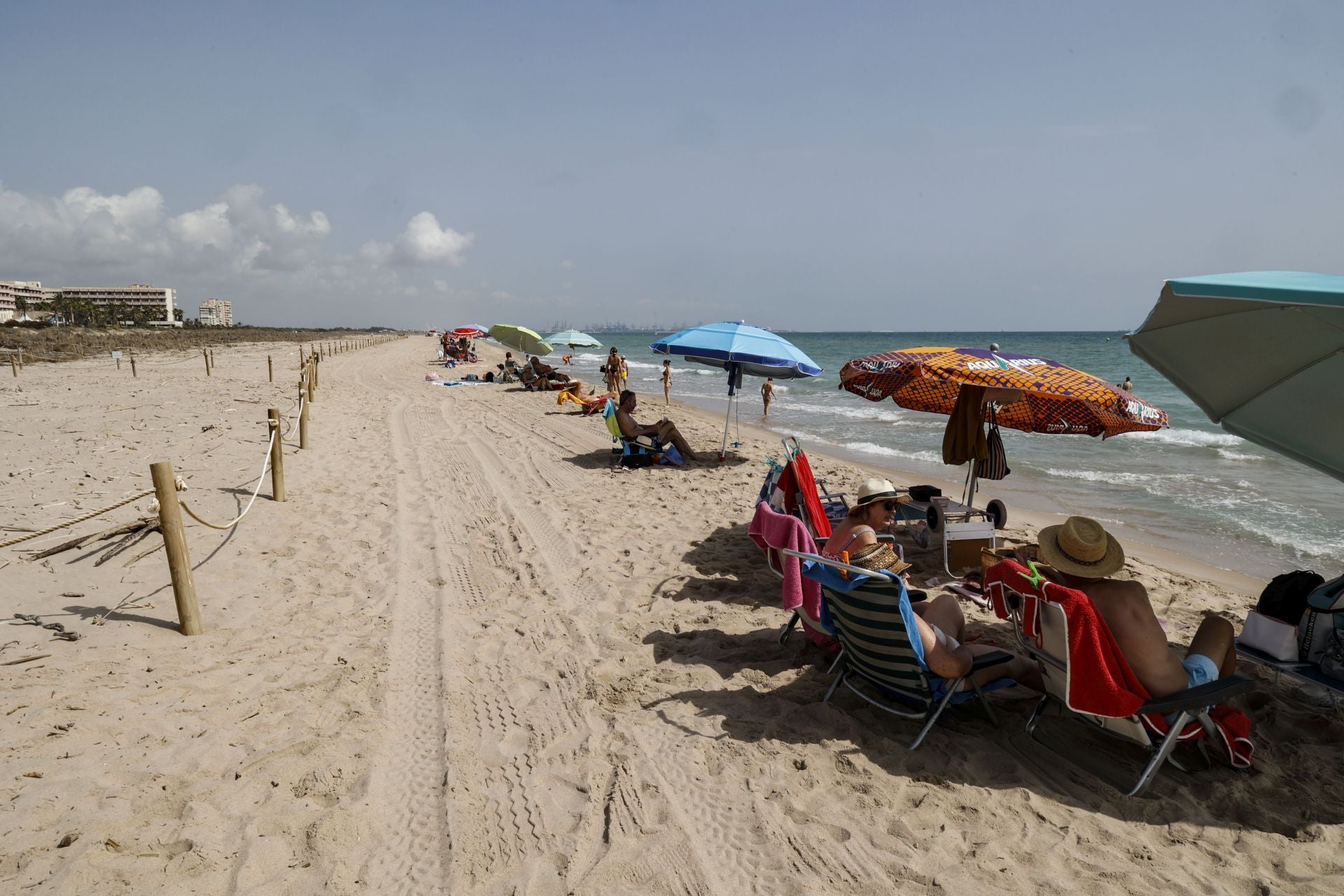 El temporal golpea a las playas del Saler año y medio después de la regeneración