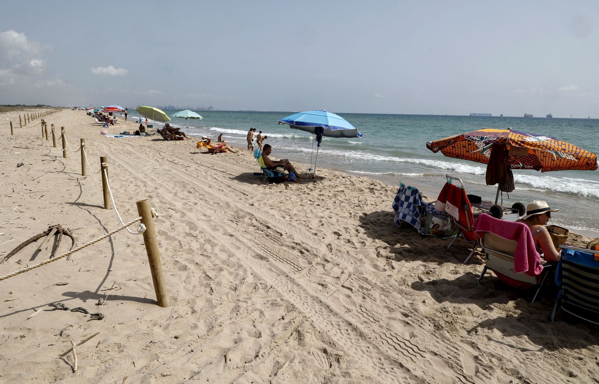 El temporal golpea a las playas del Saler año y medio después de la regeneración