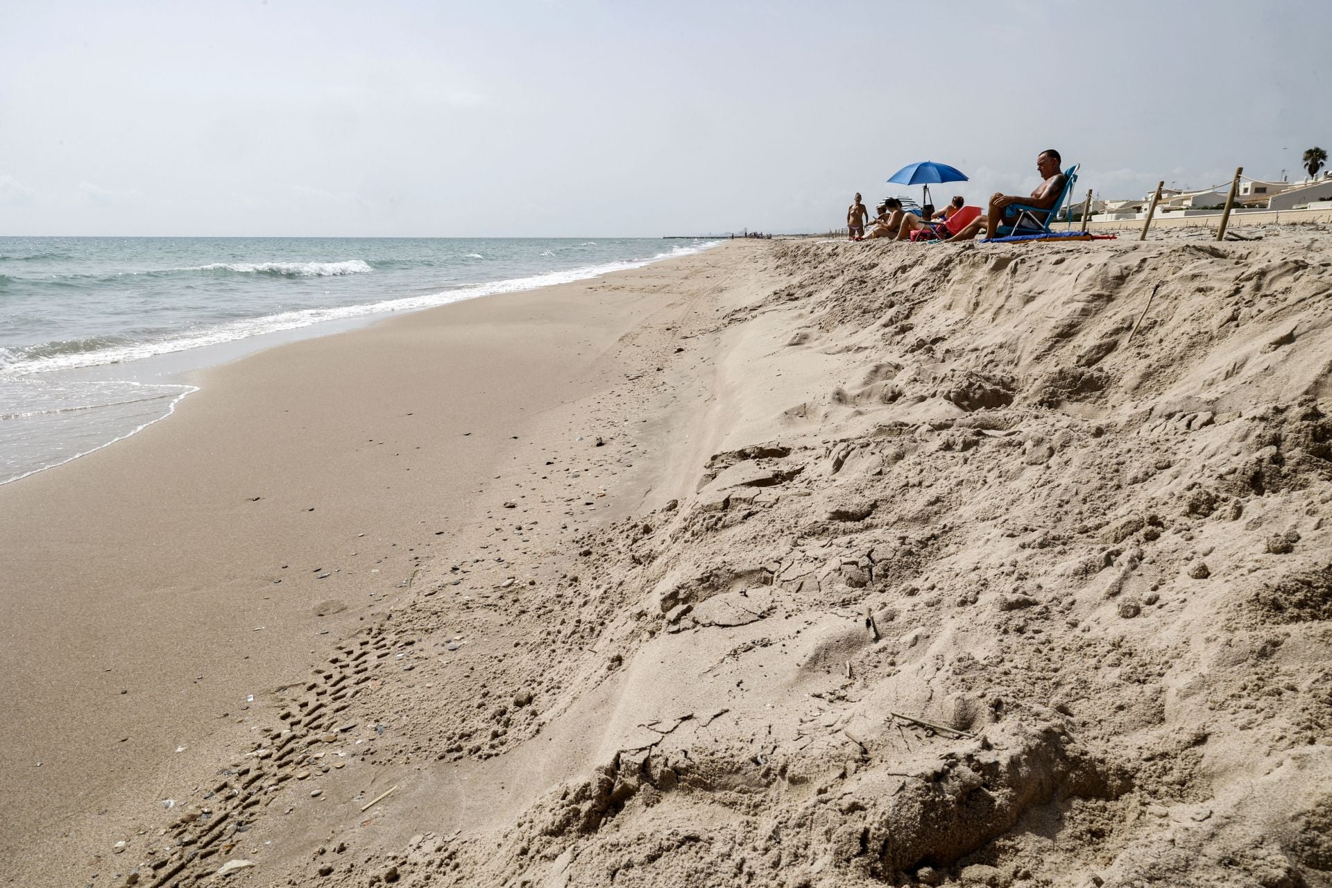 El temporal golpea a las playas del Saler año y medio después de la regeneración