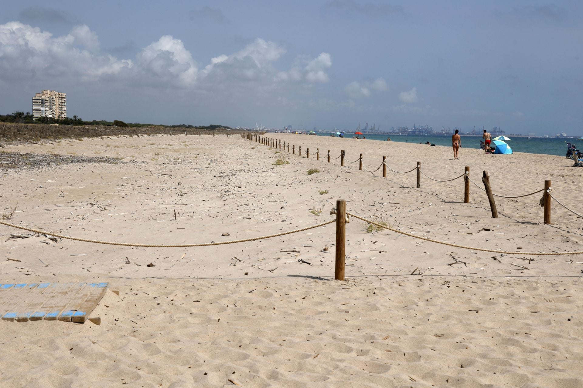 El temporal golpea a las playas del Saler año y medio después de la regeneración