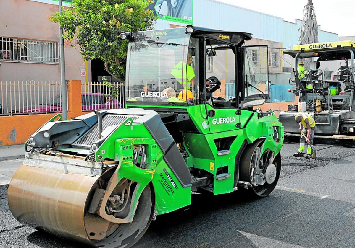 Obras de mejora en uno de los polígonos de la localidad.