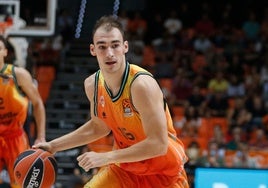 Millán Jiménez, durante un partido con el Valencia Basket.