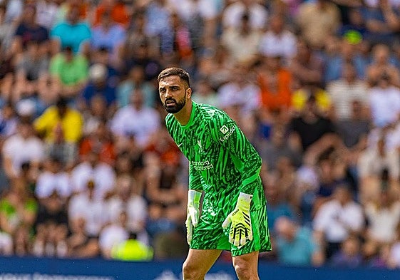 Mamardashvili en su estreno con su nuevo equipo.