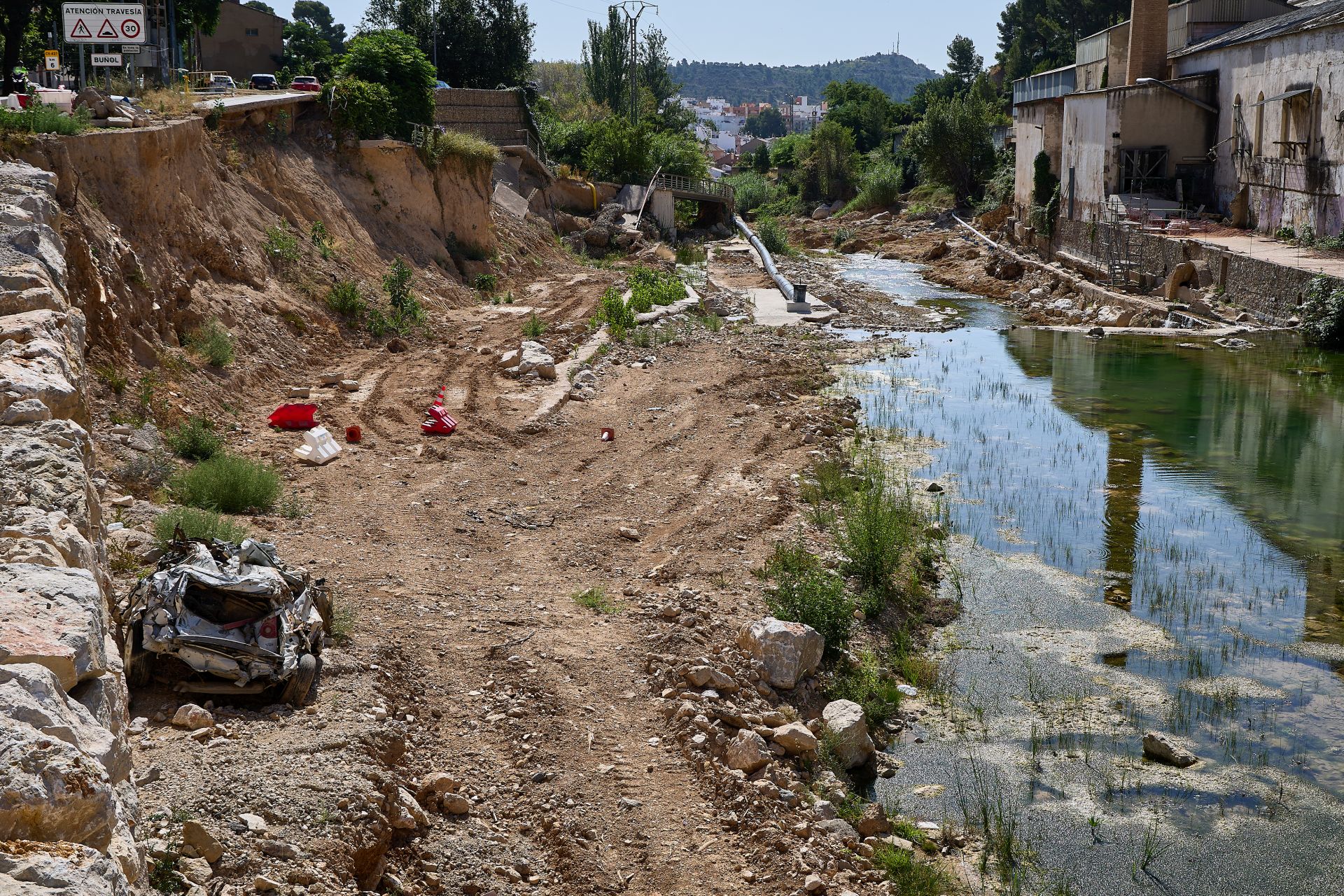 Tramo del río Buñol junto al casco urbano del pueblo.
