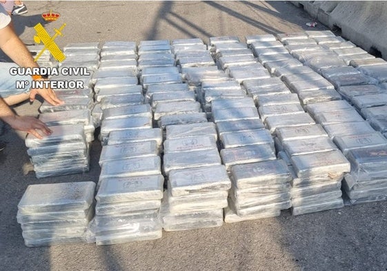 Los paquetes de cocaína intervenidos en el puerto de Valencia.