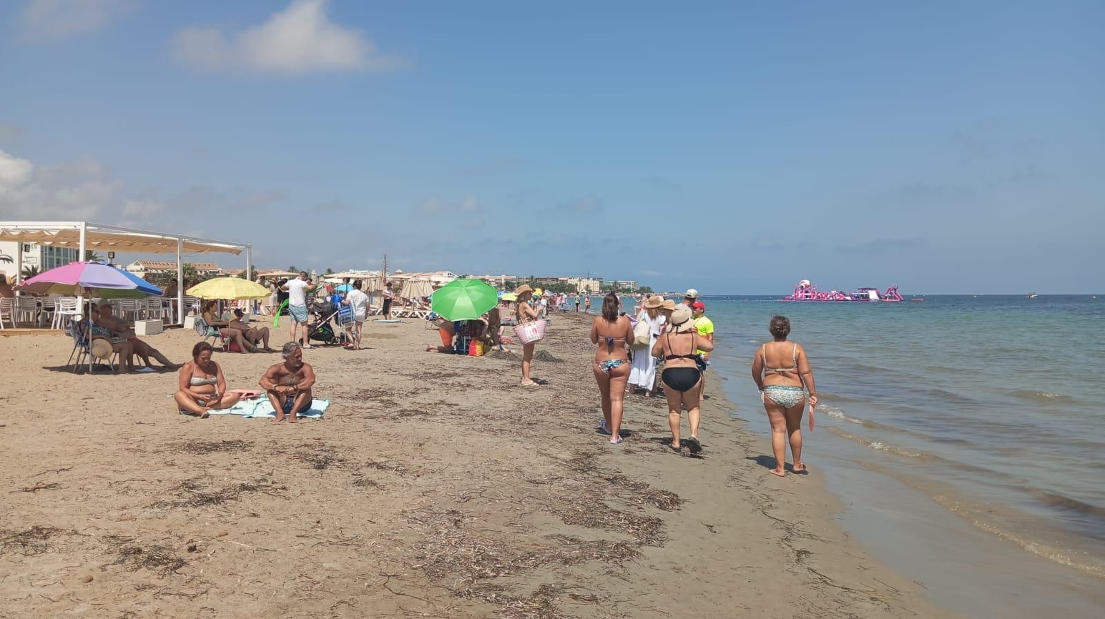 FOTOS | Cierran otras tres playas en Dénia por contaminación fecal
