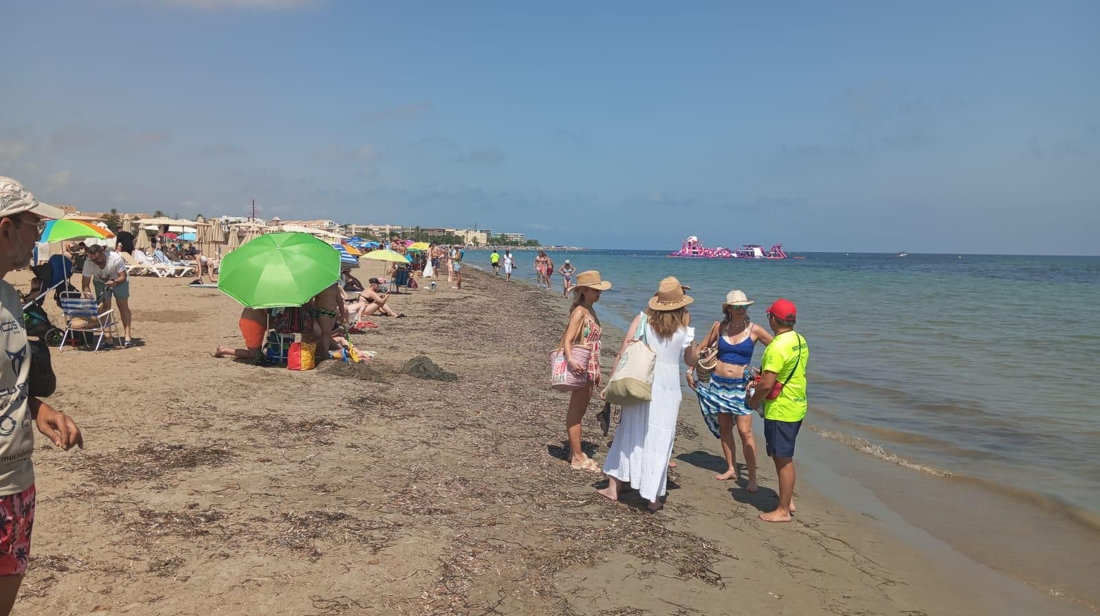 FOTOS | Cierran otras tres playas en Dénia por contaminación fecal
