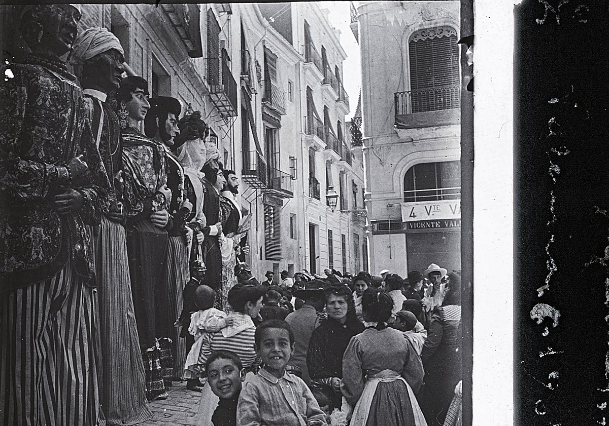 Imagen principal - Valencia hace cien años, como nunca se había visto