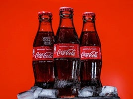 Botellines de Coca-Cola en una imagen de archivo.