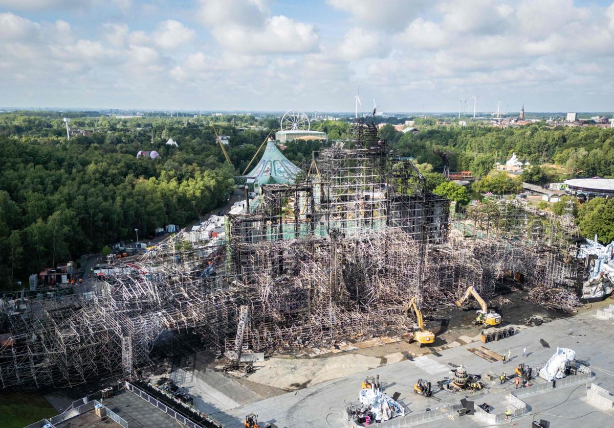El escenario de Tomorrowland, calcinado.
