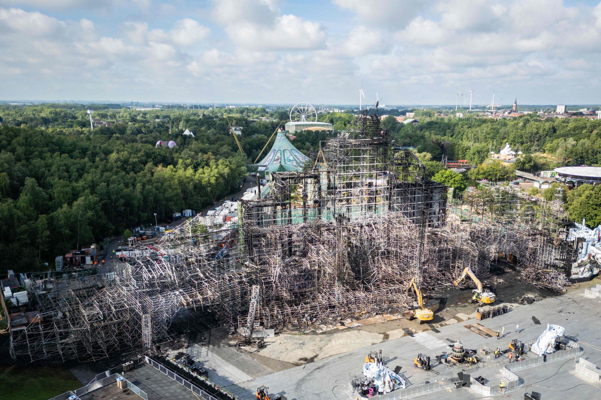 Un incendio calcina el escenario principal del festival Tomorrowland
