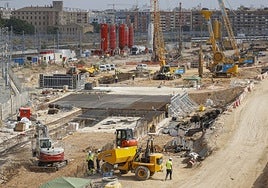 Amplio despliegue de maquinaria en las obras del canal de acceso.