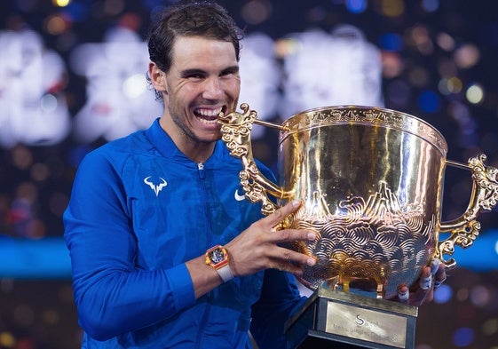 Rafa Nadal, celebra un título en Pekín en 2017 tras ganar a Kyrgios.