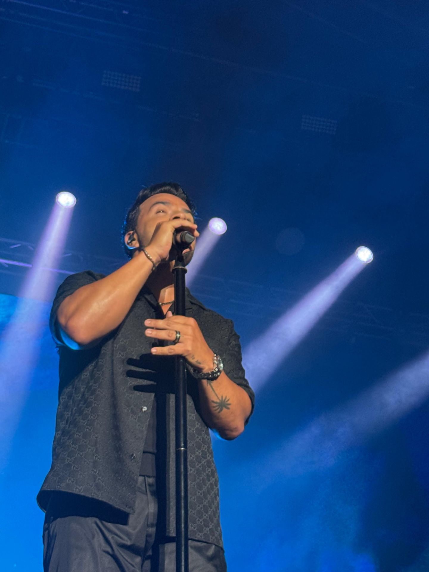 Luis Fonsi pone a bailar 'Despacito' a Valencia