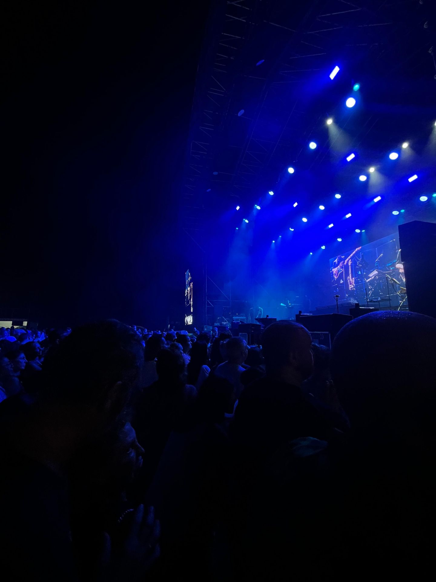 Luis Fonsi pone a bailar 'Despacito' a Valencia