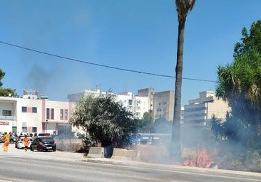 Los bomberos sofocan un incendio en el centro de Chiva