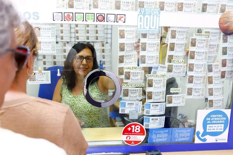 Venta de lotería en una adminsitración.