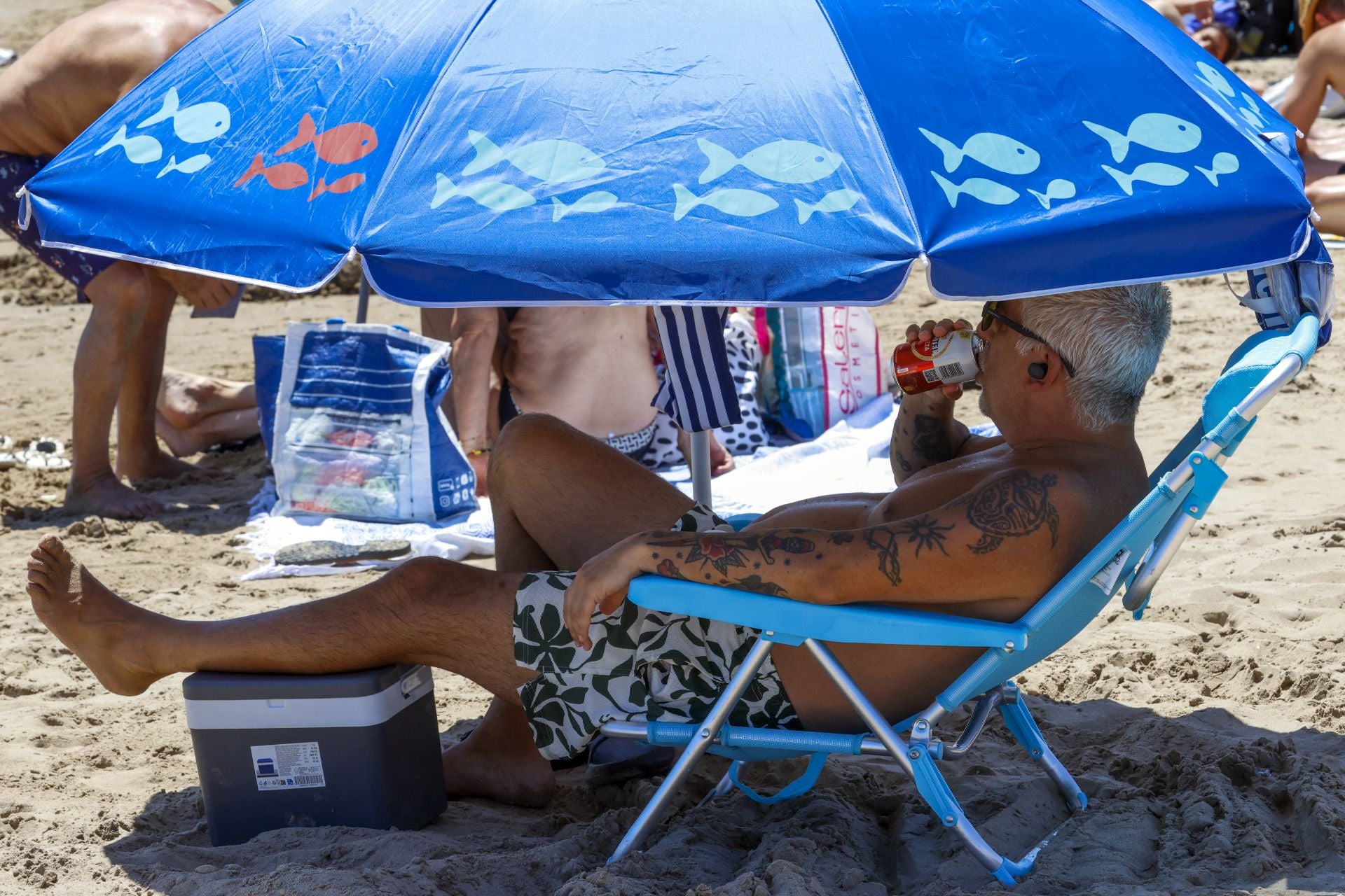 Los valencianos se ponen a remojo contra el calor