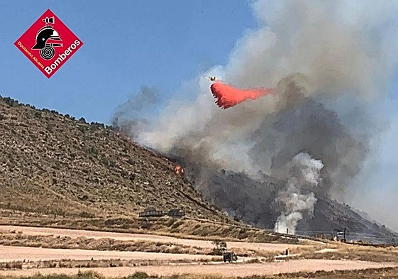Se retira la UME del incendio de Ibi tras darlo por estabilizado
