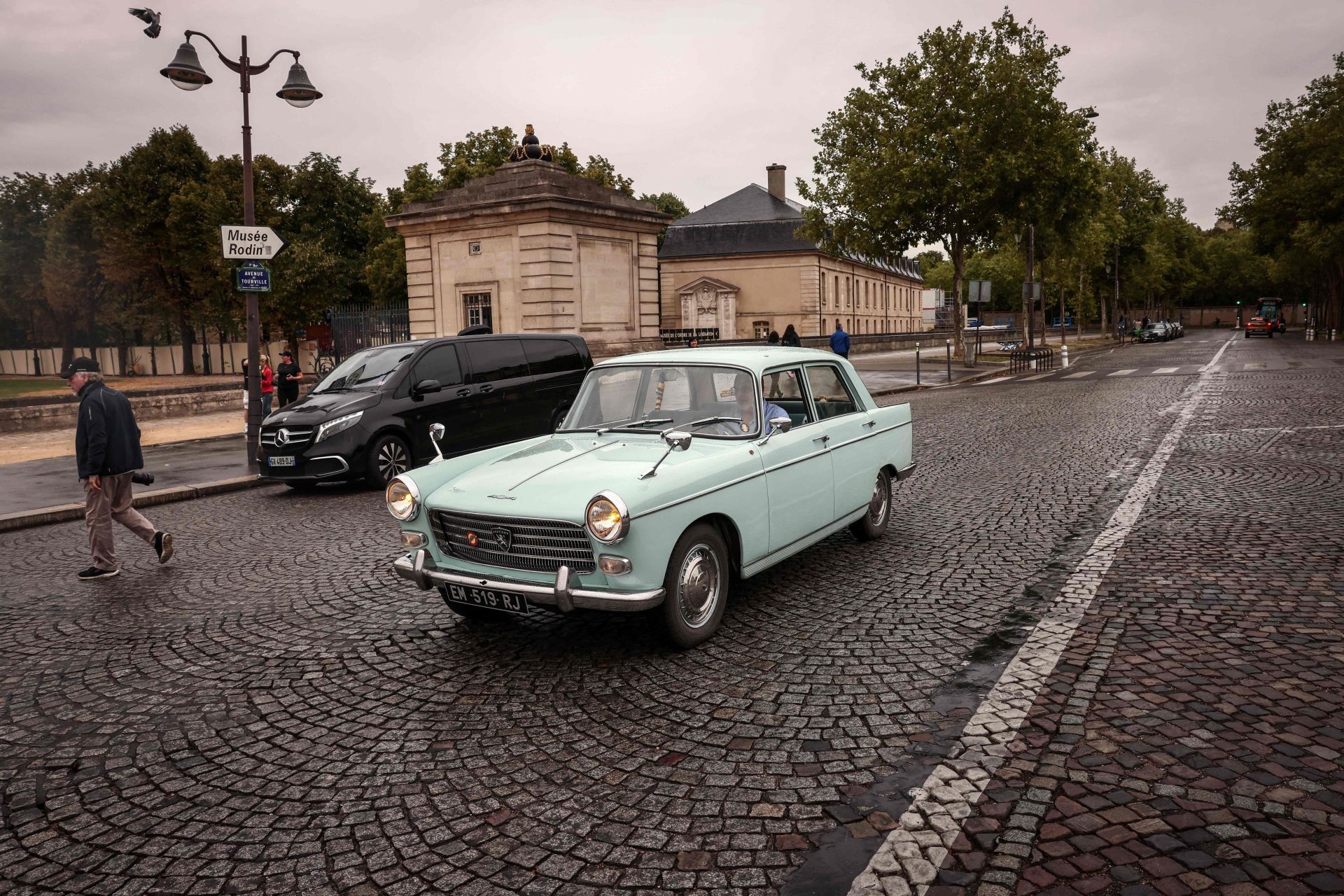 Los coches de época toman París