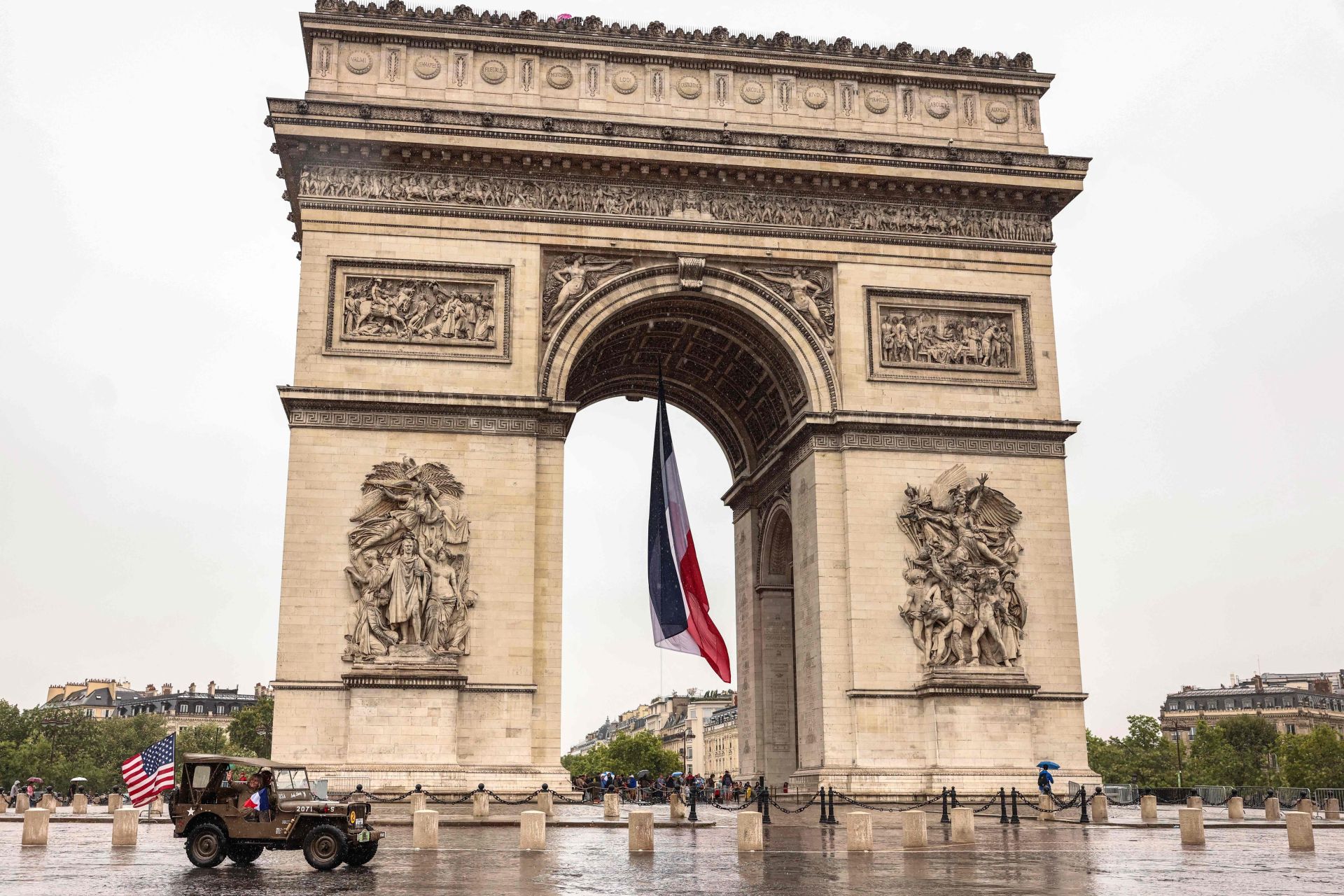 Los coches de época toman París