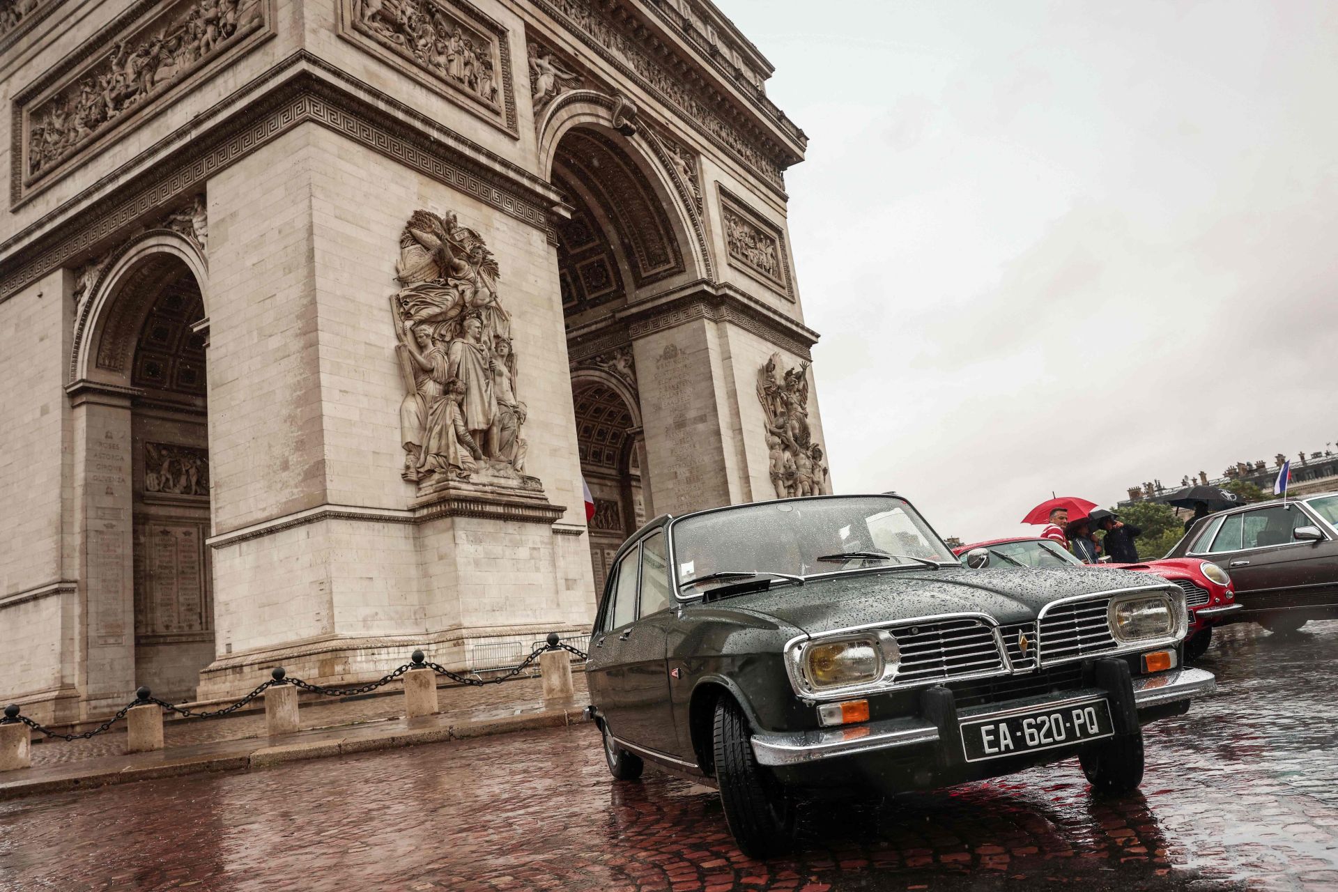 Los coches de época toman París