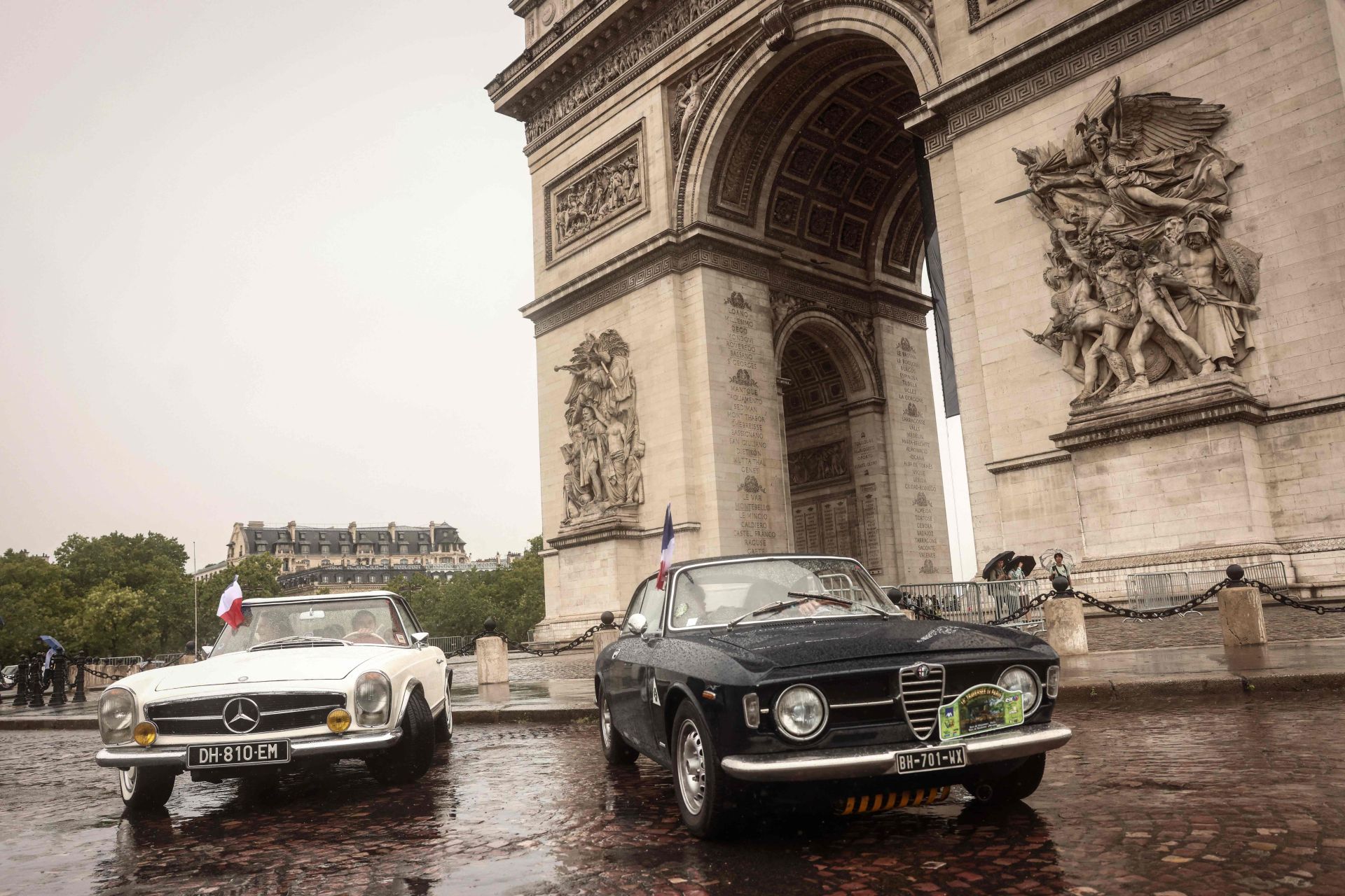 Los coches de época toman París