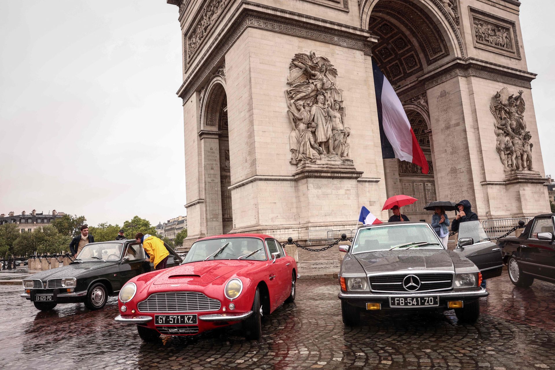 Los coches de época toman París