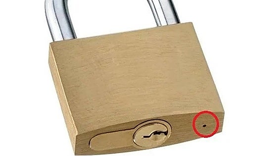 La función que pocos conocen del agujero extra del candado