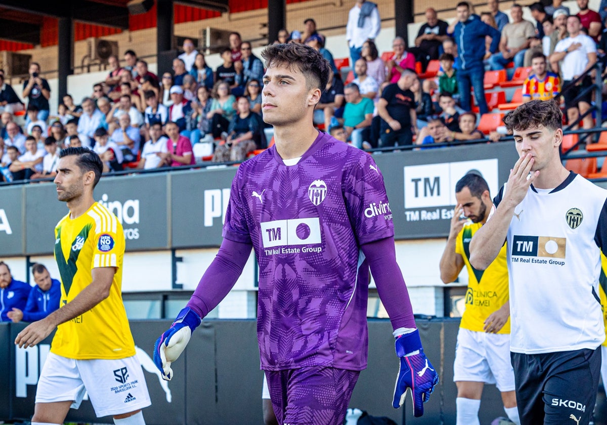 Vicente Abril con el Valencia Mestalla.