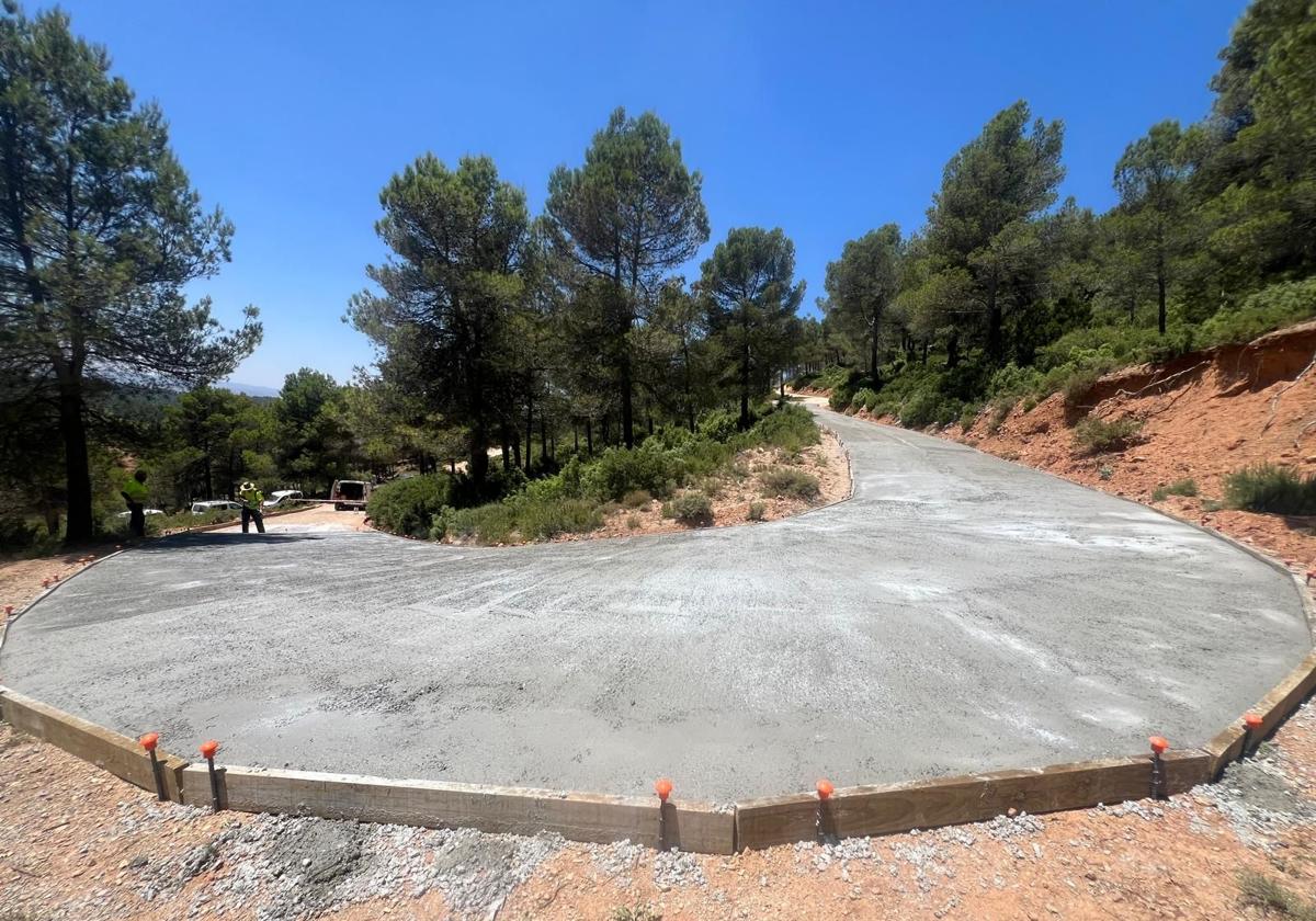 Arreglo de una pista forestal para los vehículos de emergencias.