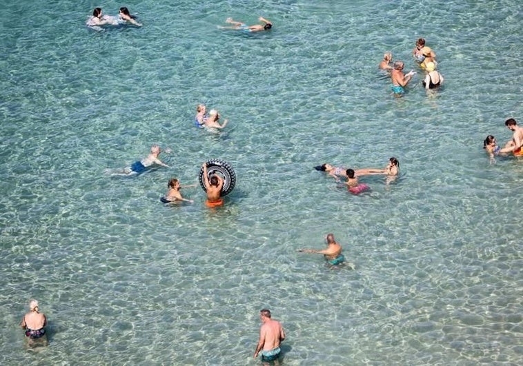 Así están las playas de Benidorm, Xàbia y Dénia este martes: tiempo, bandera y ocupación