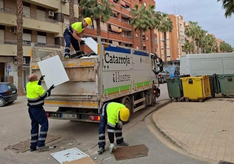 Catarroja hace un llamamiento a los vecinos para que no tiren escombros en las calles