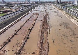 Tramo del nuevo cauce, con Turianova a la derecha.