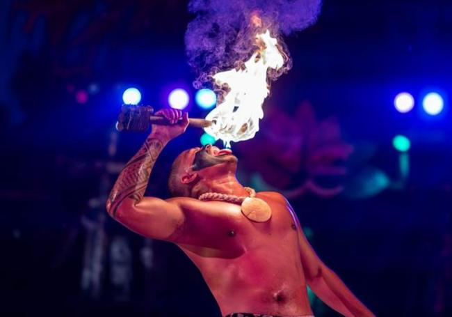 El espectáculo Noches de Fuego en Tahití de PortAventura World.