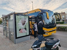 Una parada de autobús.